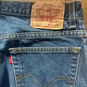 Vintage Levi's 517 Boot Cut Jeans W36 L34 Made in Mexico Cut-Off Raw Hem 2006